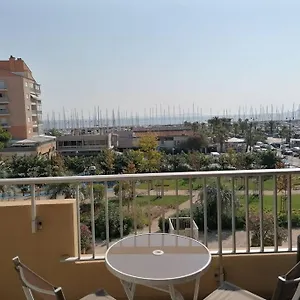 studio-vue-mer-port-de-hyeres.aixenprovencehotels.org/